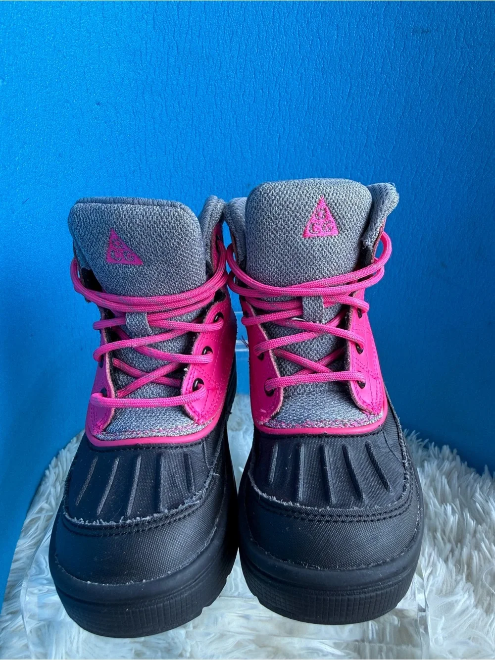 Girls size 3 Nike hot pink and black Snow boots